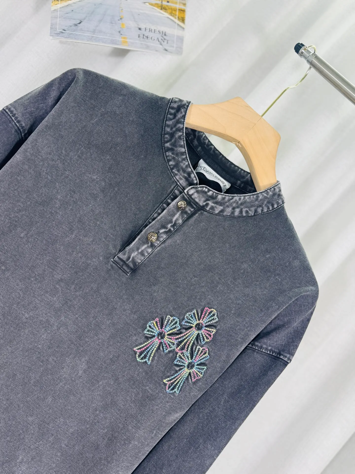 P260 ch high version Chrome Hearts 2025 new autumn and winter cross patch washed spray-painted long-sleeved T-shirt, fabric: 26 double yarns, 320 grams weight, Angra red thread weaving, heavy wash water➕fried color + spray-paint Printing process: colorful embroidery, secondary color spray-paint process Color: gray, red Size: S M L XL Style number: 5178